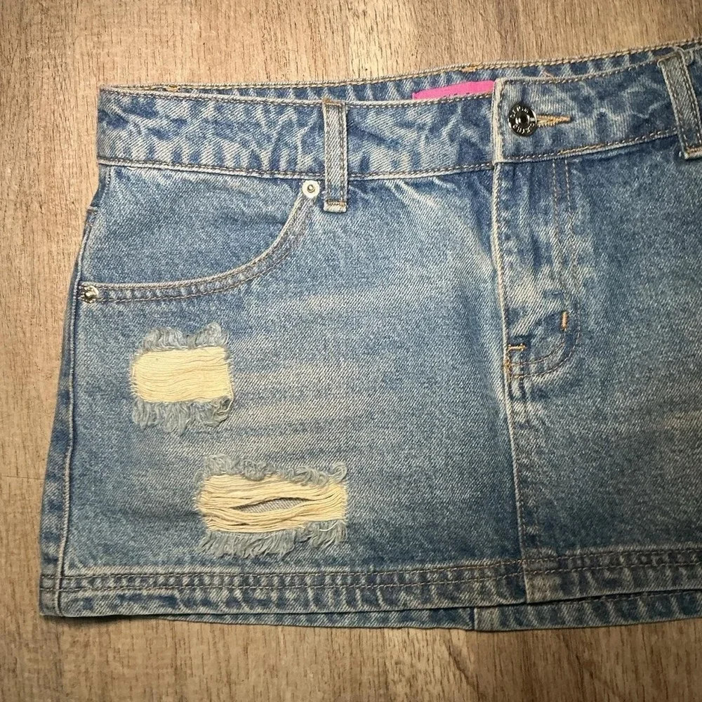 Edikted Blue Light Wash Distressed Denim Mini Skirt Raw Hem Women's Size S